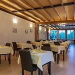 Domaine De La Courbe 3* Le Lude