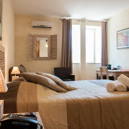 Domaine De La Courbe Hotel Le Lude