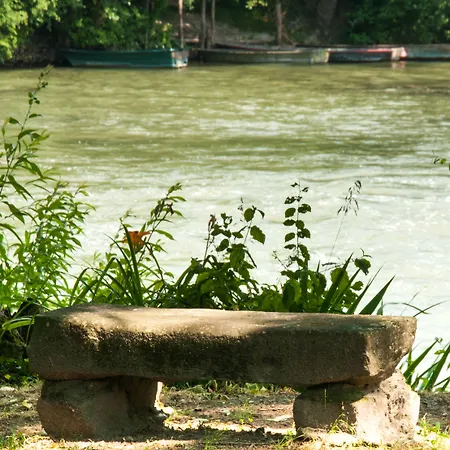 Hotel Domaine De La Courbe 3*