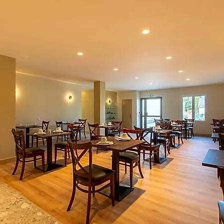 Domaine De La Courbe Hotel Le Lude