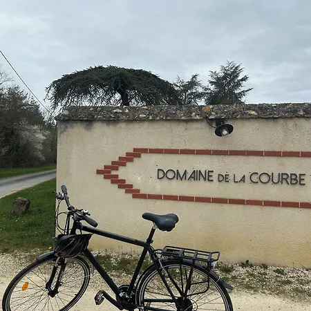 Domaine De La Courbe Hotel 3*