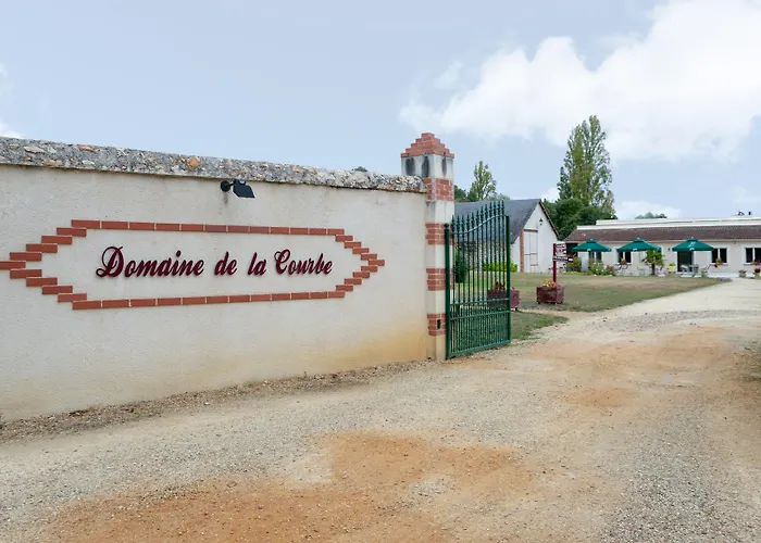 Domaine De La Courbe Hotel 3*